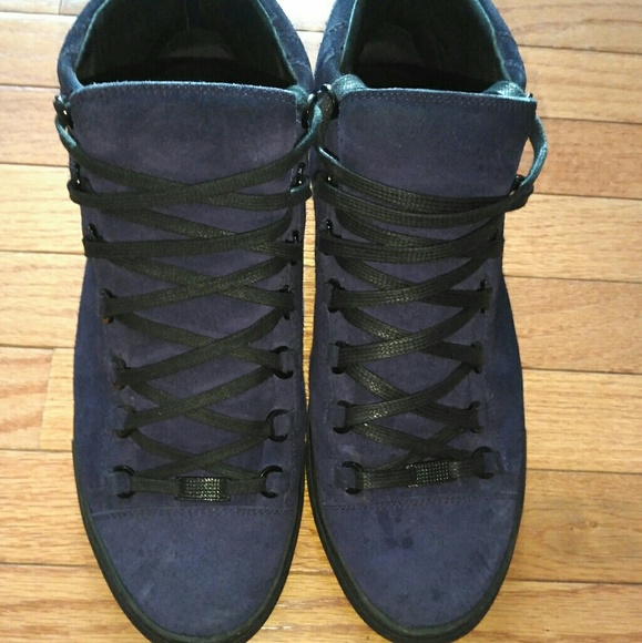 Sneakers π π and Sunglasses π are finally up! - Picture 3 of 4